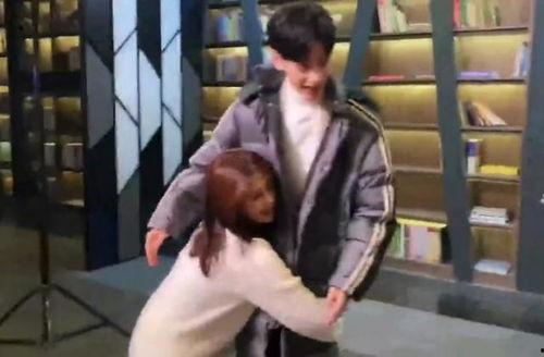 圈内人爆料白鹿罗云熙,甜蜜互动引热议，幕后故事揭秘